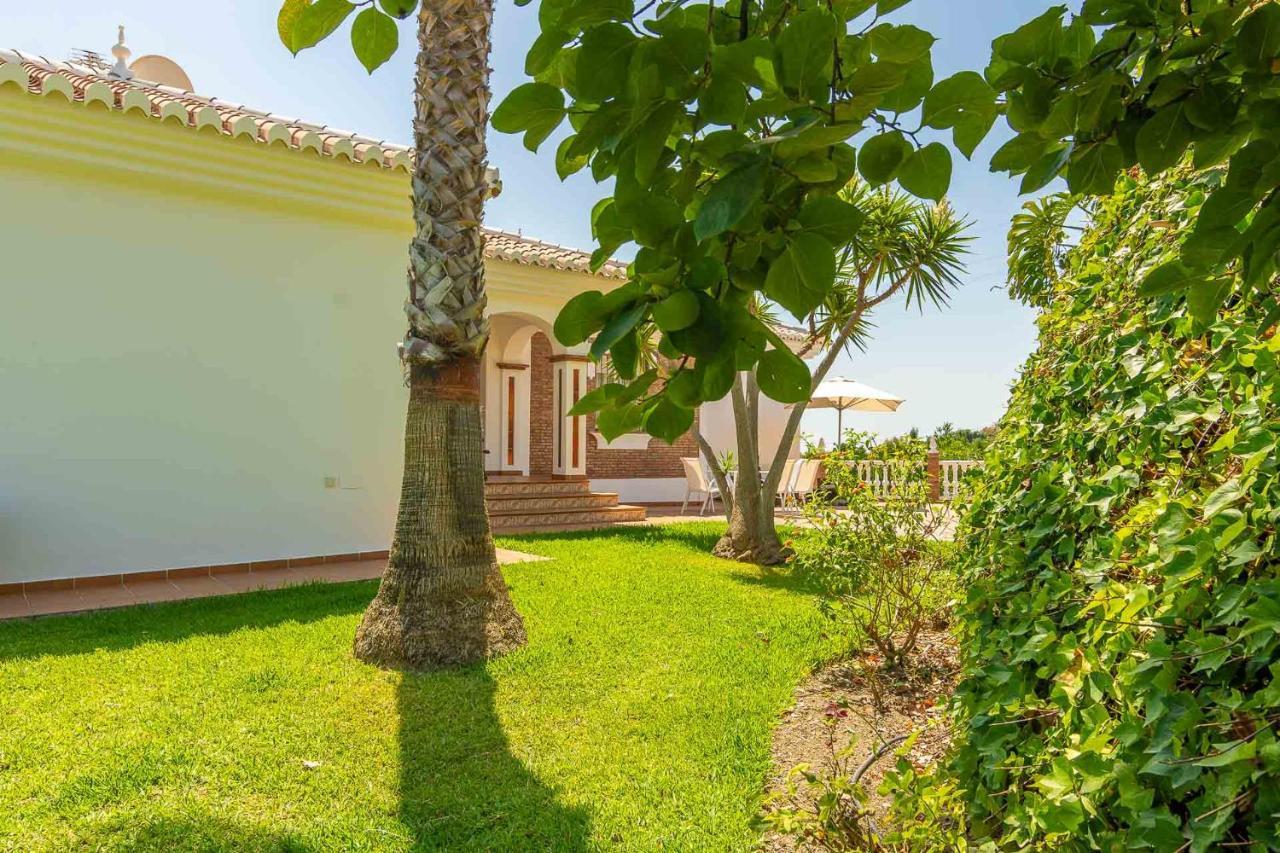 VILLA ANDALUCÍA: cerca de todo, intimidad y espacio Nerja Exterior foto